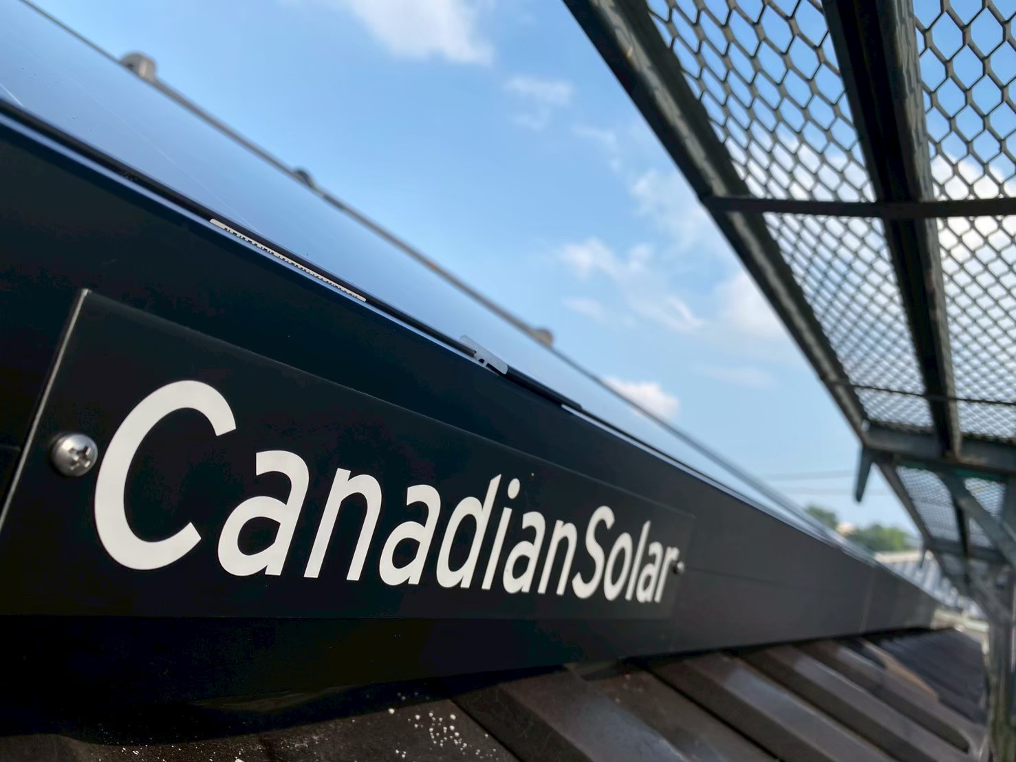 【八王子市散田町】カナディアン・ソーラー8.84kWの大出力発電とニチコン14.9kWh蓄電池で叶える究極の省エネ生活の工事写真