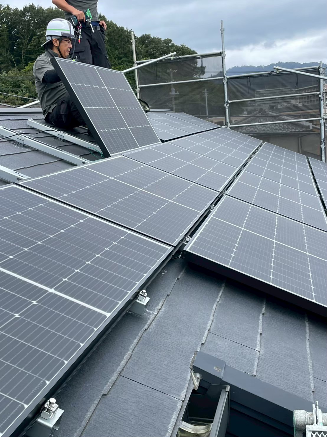 八王子市東浅川町｜カナディアン・ソーラー6.66kWと長府工産14.9kWh蓄電池の設置事例の工事写真