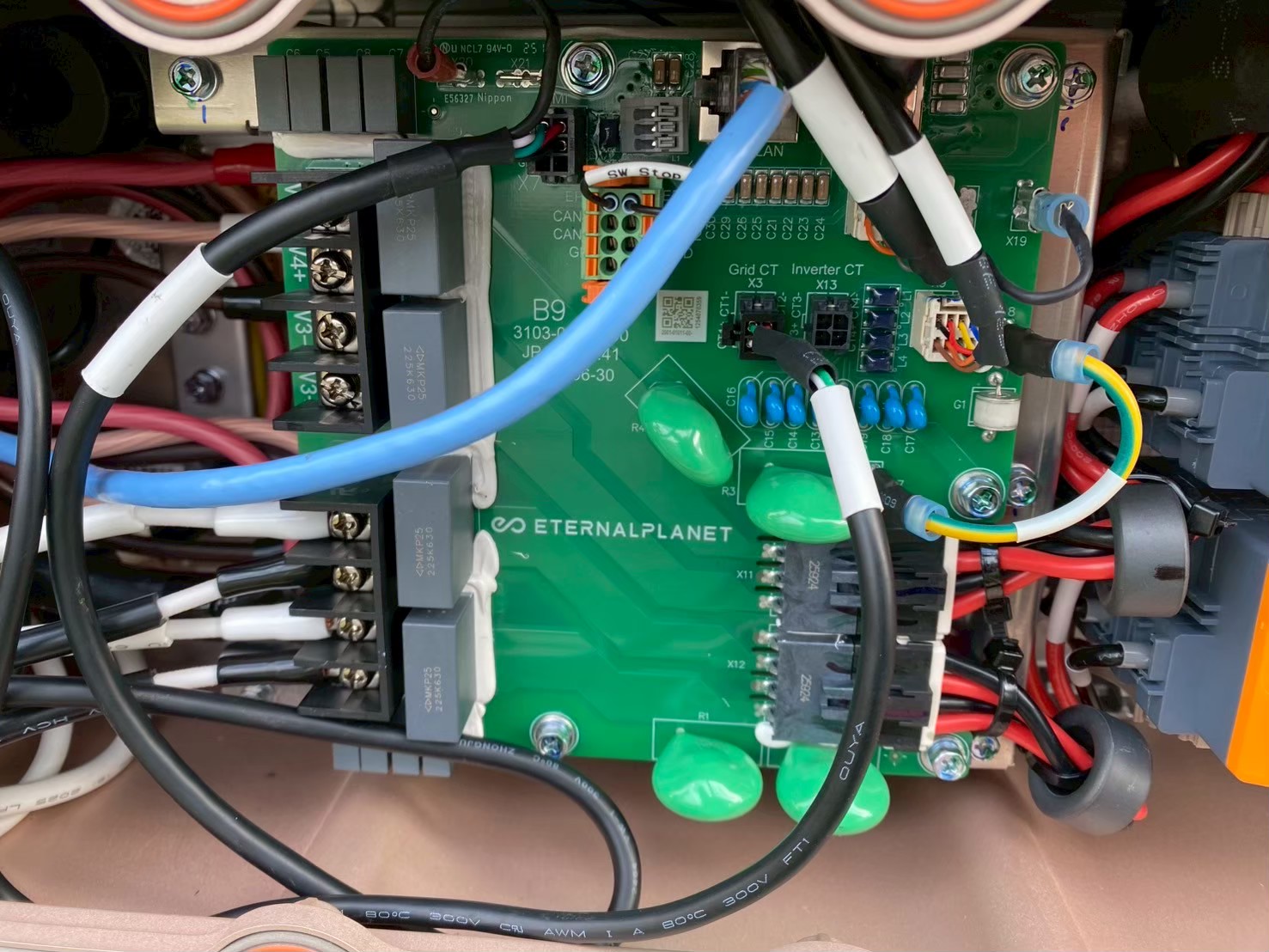 【八王子市長房町】コンパクトな太陽光発電＋大容量蓄電池13.3kWh（エネプラット）で災害に強い家への工事写真