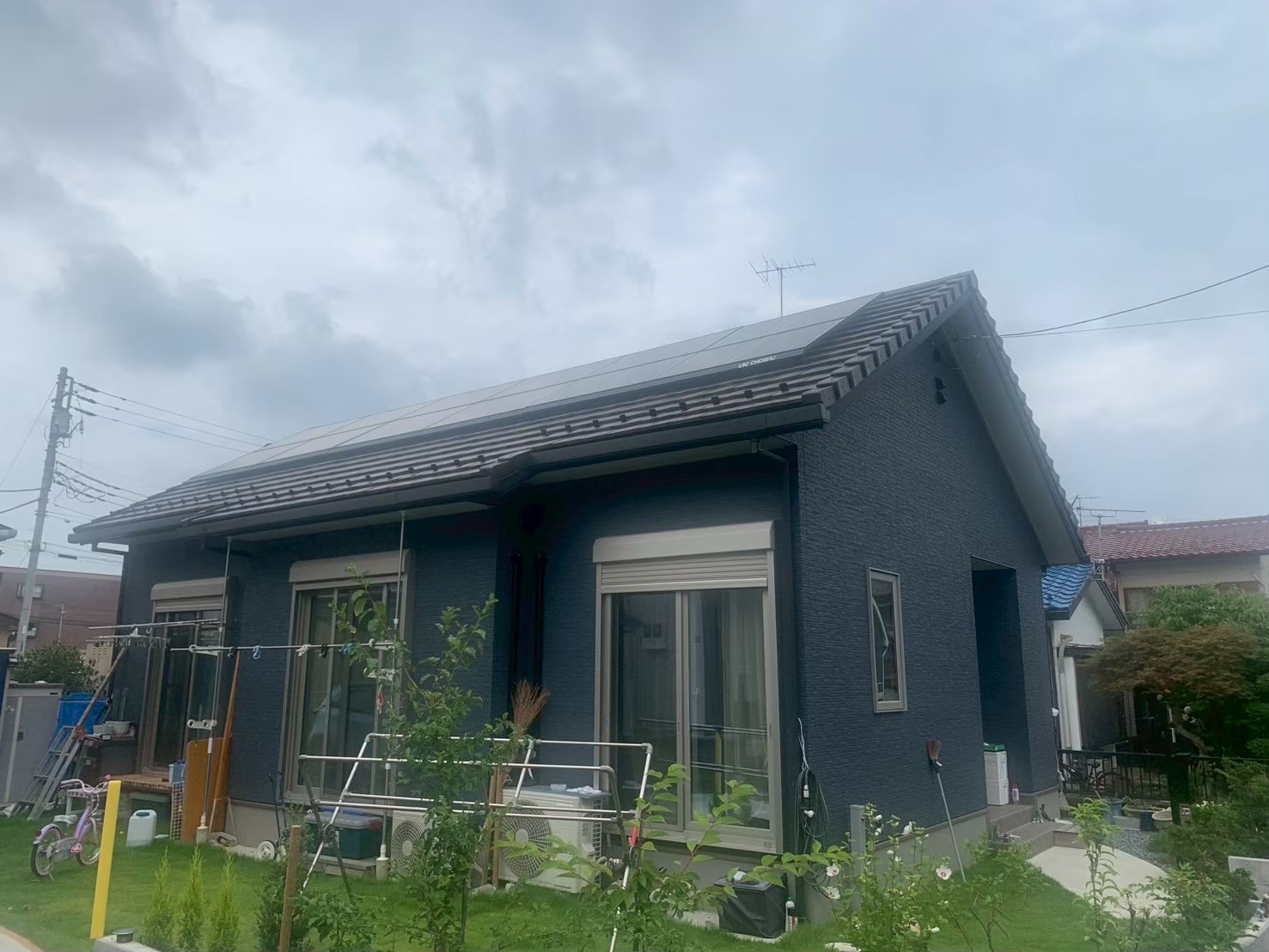 八王子市で太陽光パネルと蓄電池を設置！F様邸。補助金を活用した電気代削減事例