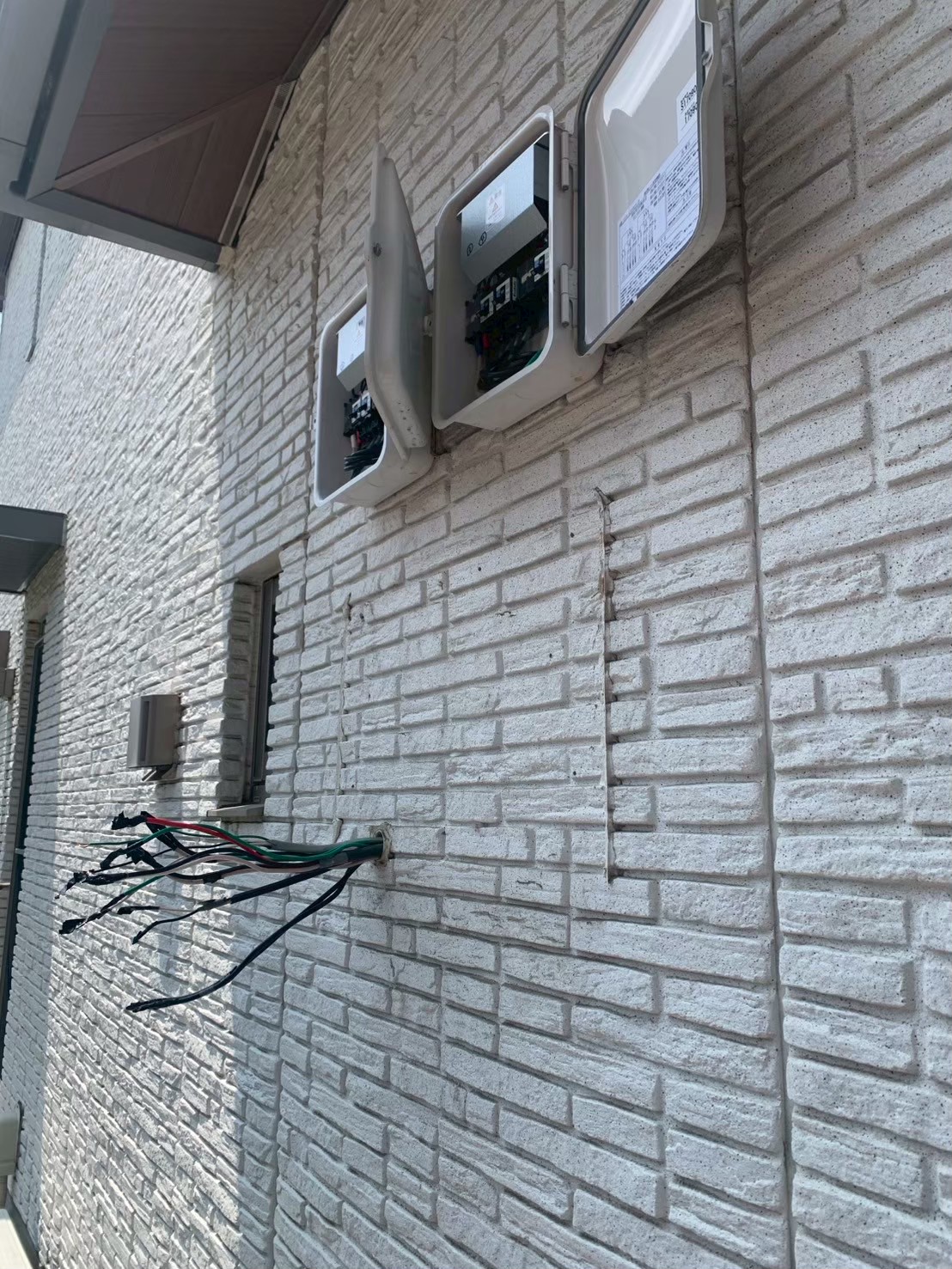 【八王子市横川町】既存の太陽光パネルを無駄にしない！ニチコン大容量14.9kWh蓄電池の増設事例の工事写真