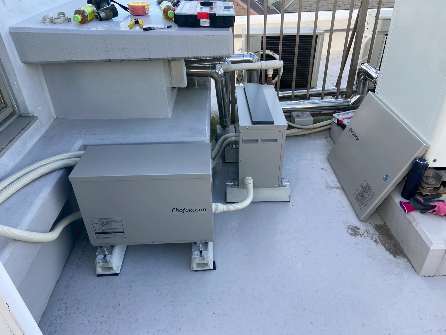 八王子市みなみ野｜長府工産14.9kWh大容量蓄電池の設置事例：全負荷対応で停電対策の工事写真