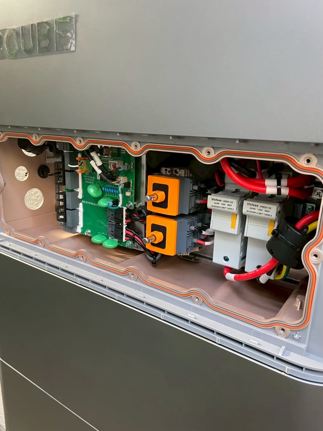 【八王子市東浅川町】大容量蓄電池13.3kWhを導入！深夜電力を活用し家計を守る賢い省エネ事例の工事写真