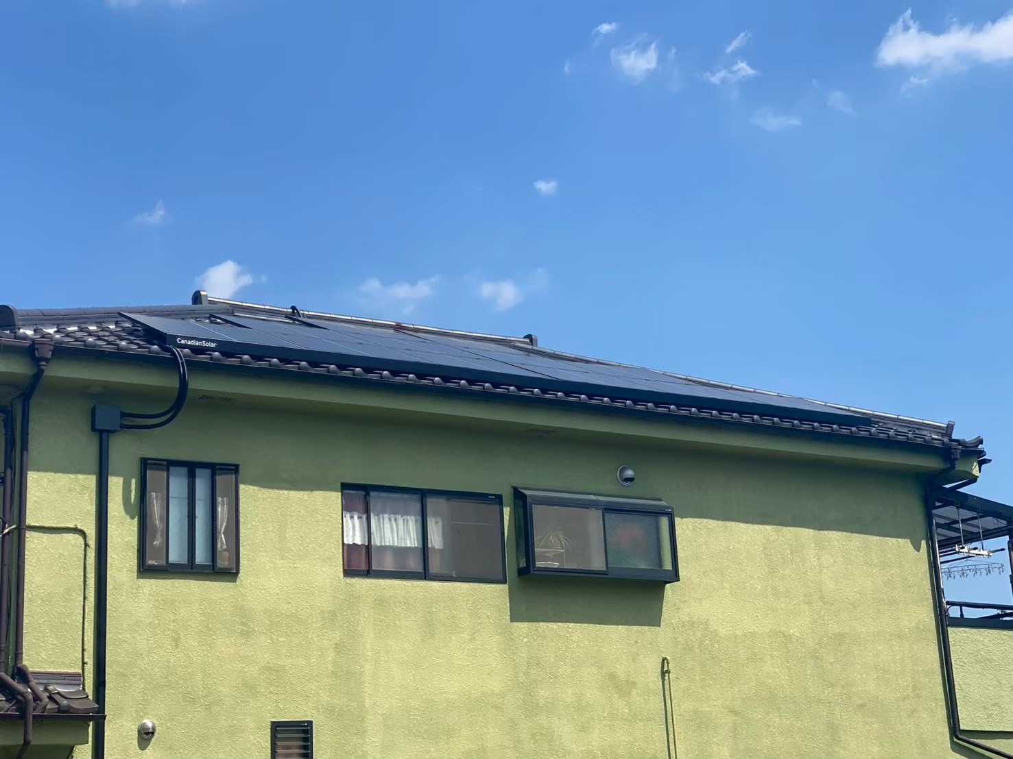 【八王子市散田町】カナディアン・ソーラー8.84kWの大出力発電とニチコン14.9kWh蓄電池で叶える究極の省エネ生活