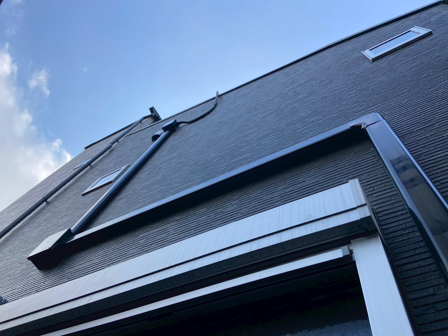 八王子市暁町｜カナディアン・ソーラー2.26kWとエネプラット13.3kWh蓄電池の設置事例の工事写真