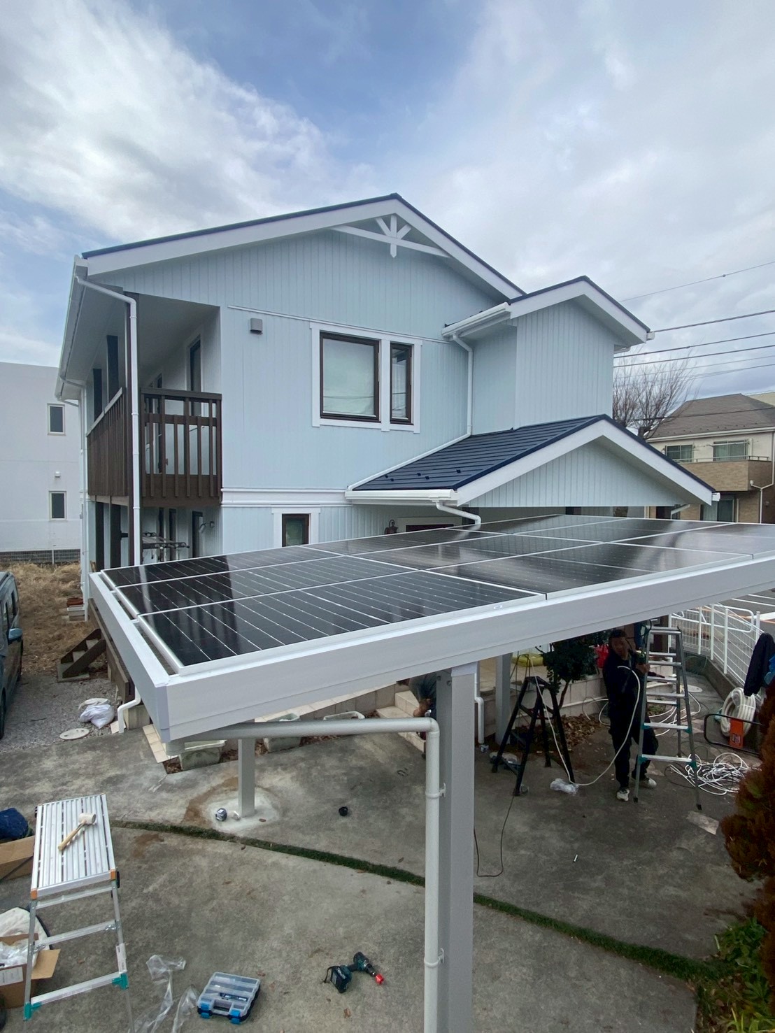 八王子市東浅川町｜ソーラーカーポートと13.3kWh蓄電池で駐車場を発電所にの工事写真