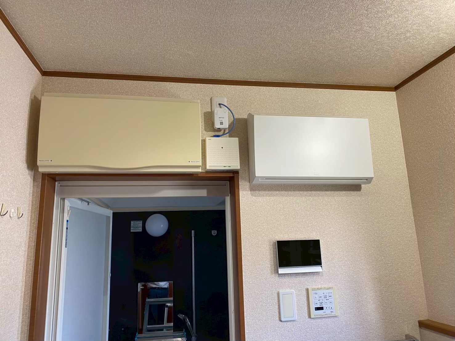 八王子市長房町｜カナディアン・ソーラー太陽光とエネプラット9.9kWh蓄電池の設置事例の工事写真