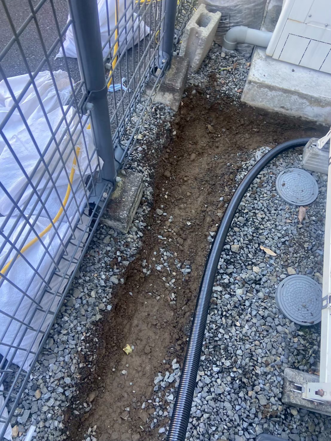 八王子市西浅川町｜長府工産14.9kWh大容量蓄電池の設置事例：全負荷対応で停電対策の工事写真