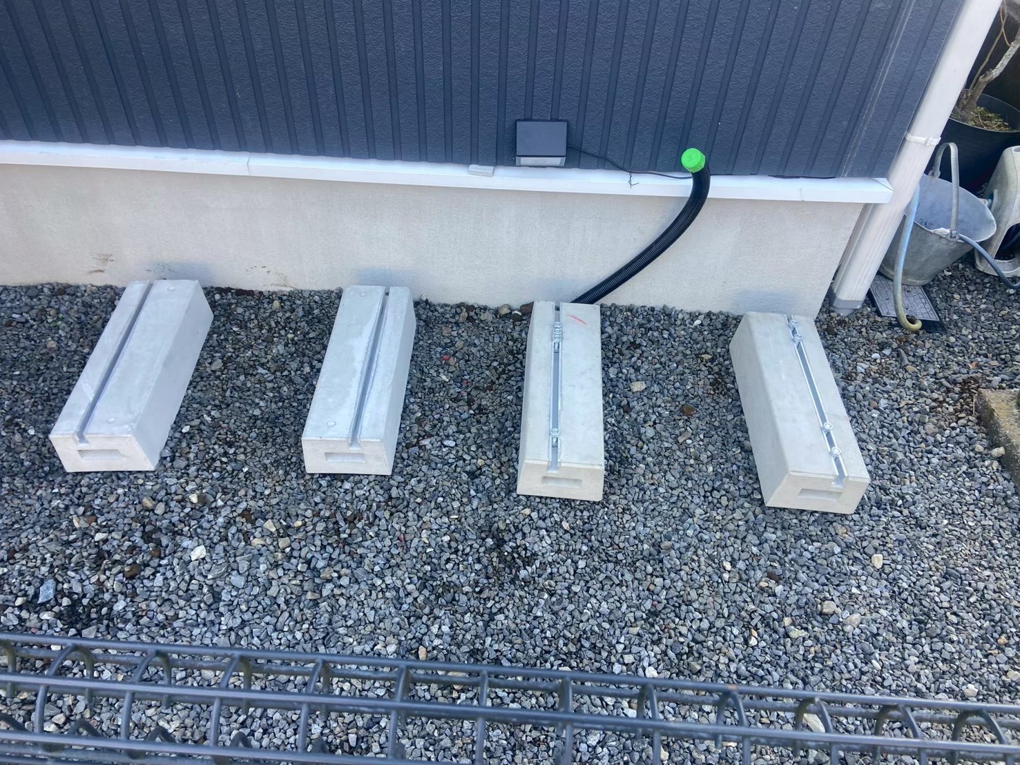 八王子市西浅川町｜長府工産14.9kWh大容量蓄電池の設置事例：全負荷対応で停電対策の工事写真