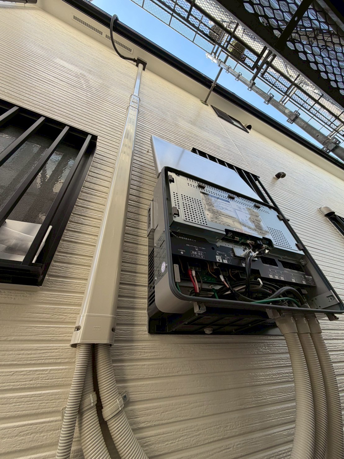 八王子市横川町｜カナディアン太陽光6.66kWとニチコン19.9kWh蓄電池の施工事例の工事写真