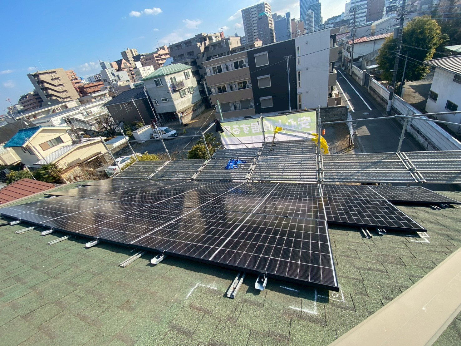 八王子市元横山町の太陽光パネル施工事例｜徹底した防水と図面通りの精密設置の工事写真