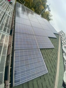 【八王子市 長房町】大屋根と下屋根をフル活用！特注架台を用いた太陽光パネル設置工事（シャープ・カナディアンソーラー）
